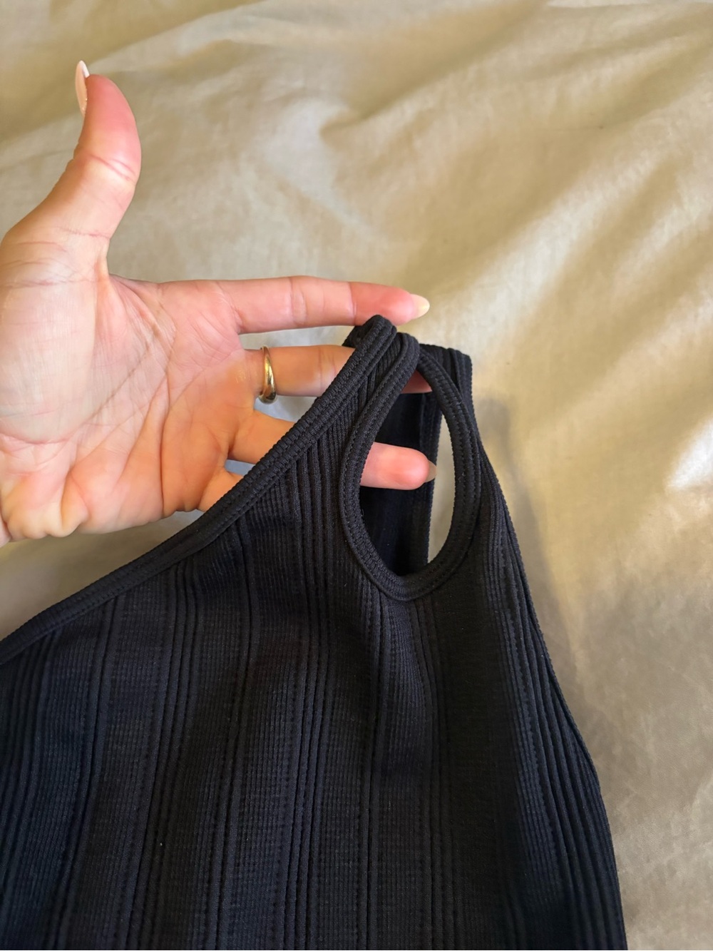 One-Shoulder Ribbed Crop Top - Picture 3 of 7
